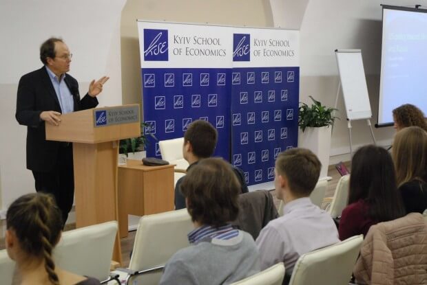 Edward W.  Walker held an open lecture at KSE
