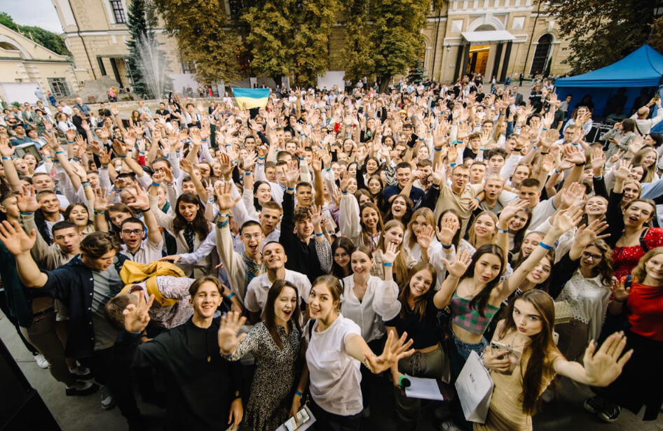 Kyiv School of Economics enrolled 350% more students than last year. How the Dedication Ceremony for first-year students took place