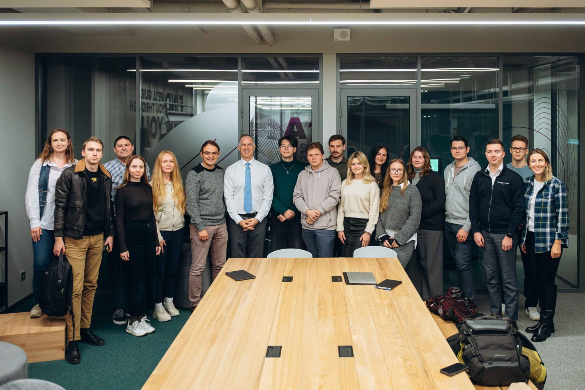 Global Challenges and New Realities: Tom Sanderson Shares Insights with the KSE Community